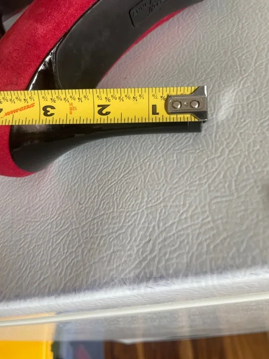 Anne Klein Red Suede
Pointed-Toe Pumps With Floral Decoration. Good Condition. - Picture 10 of 10